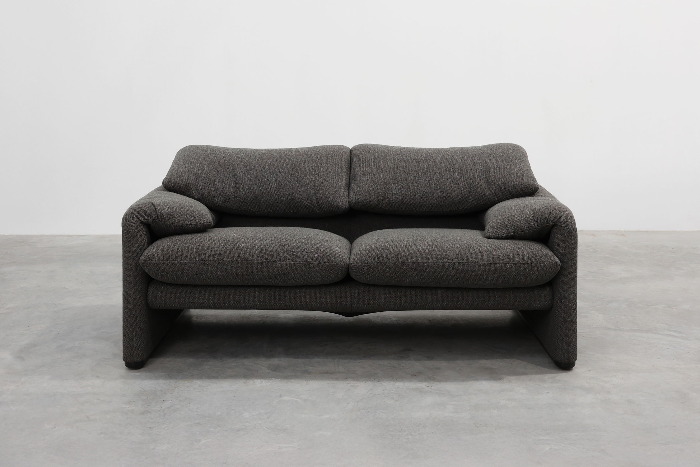 Set of Cassina 2‑Seat and 3-seat Maralunga Sofas by Vico Magistretti, Italy, 1990 thumbnail